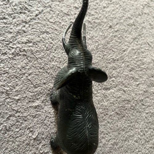 Elephant figure used without box