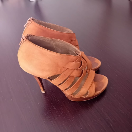 Stuart Weitzman Strappy Suede Heeled Sandals used, tan cognac, size 39