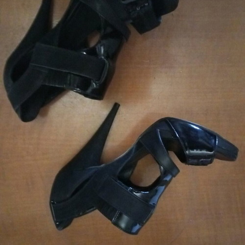 Peptoe high-heeled Aldo black shoes from patent leather and suede like new, size 37