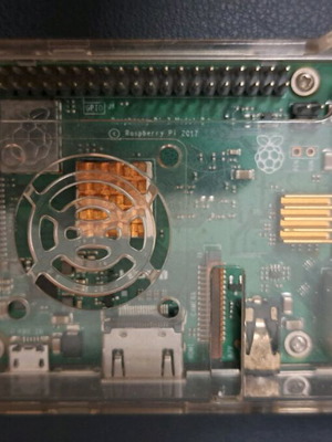 Raspberry Pi 3 Model B+ употребяван, пълен комплект с SD карта, калъф, захранване