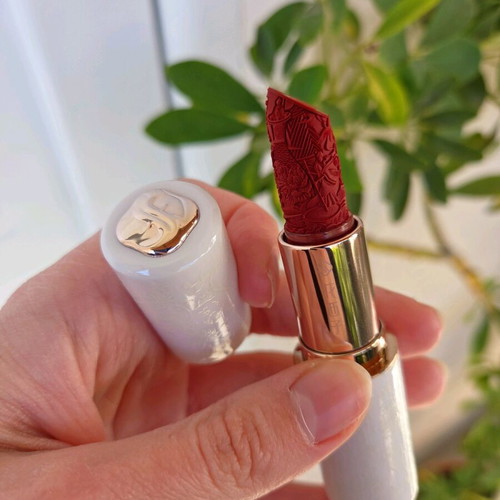 Florasis Floral Dew Care Floral Engraving Lipstick new, shade M132 Beautiful Mist