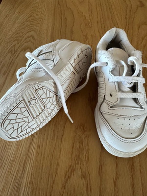 Παπούτσια Adidas παιδικά μέγεθος 27 μεταχειρισμένα