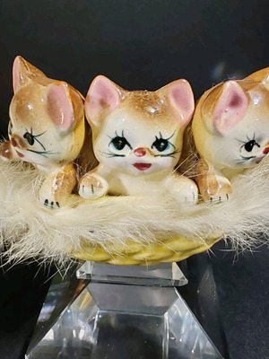 Vintage Japanese porcelain three little kittens in a fluffy basket like new