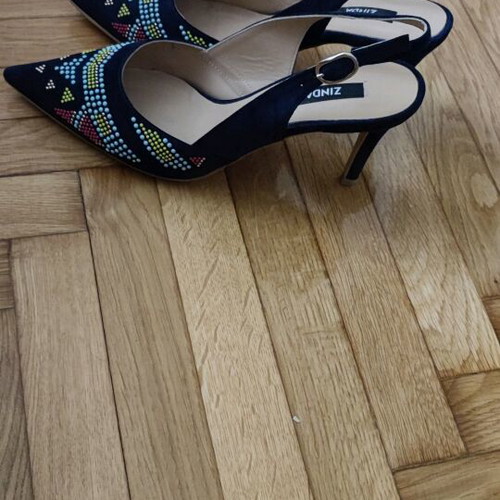 Suede Slingback shoes like new, blue with beads, size 39