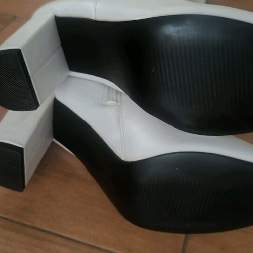White knee-high boots new, size 40