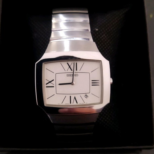 Seiko 7N39-0BA0 Quartz men's watch new, silver