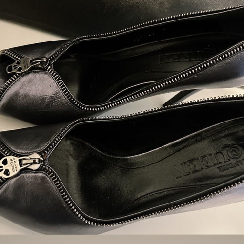 Alexander McQueen leather skull zipper pumps like new size 40