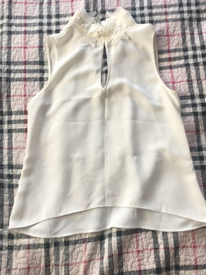 Zara women's vest with neck design like new, thin fabric, white