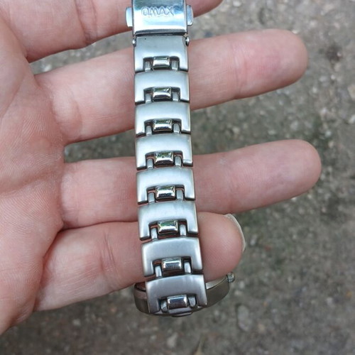 Omax Quartz Model HB 0239 watch like new, silver unisex