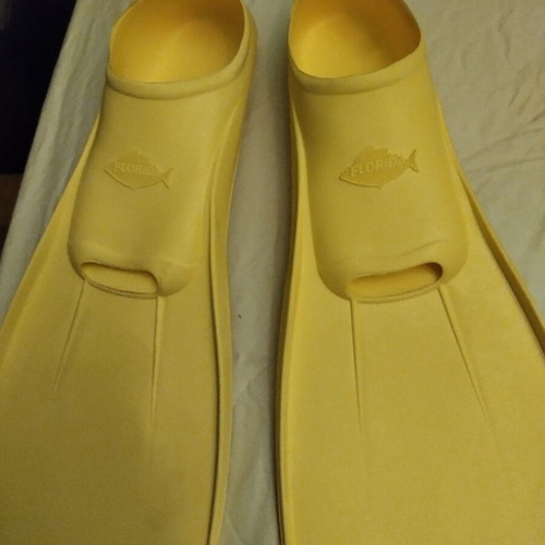 Florida children's swim fins size 28-30 like new