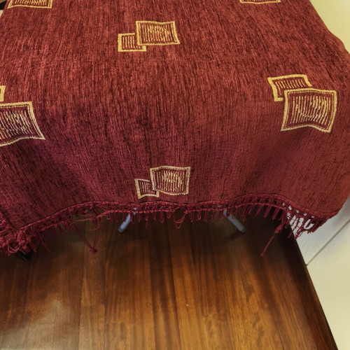 Throw blanket used, 1.50 x 1.40 m, burgundy with beige design