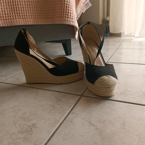 Platform shoes like new with rope trim, size 37, black and beige
