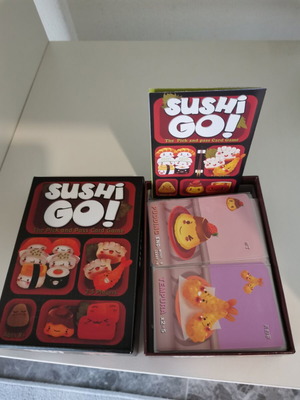 Sushi Go board game like new with cases and English rules