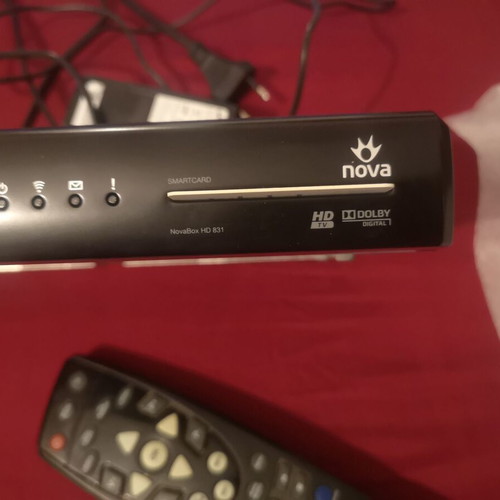 Novabox HD 831 TV decoder like new with original remote and transformer