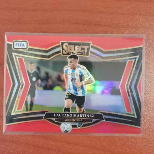 Panini Select FIFA Lautaro Martinez Field Level Prizm 2024-25 card like new