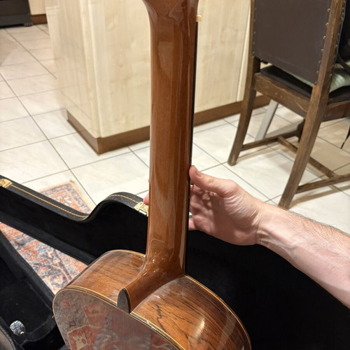 Ahera Concerto Classical Guitar like new with case
