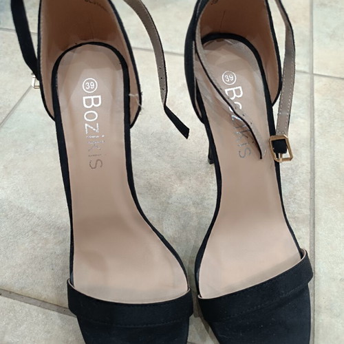 Bozikis black sandals like new, size 39, castor material