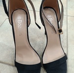 Bozikis black sandals like new, size 39, castor material