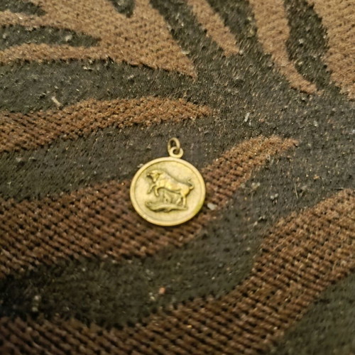 Vintage Taurus pendant silver 925 like new