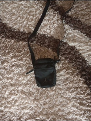 Jordan crossbody bag like new, black