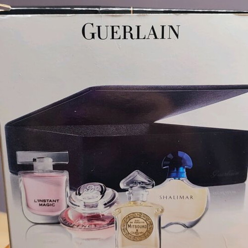 Guerlain mini perfume set like new in velvet case