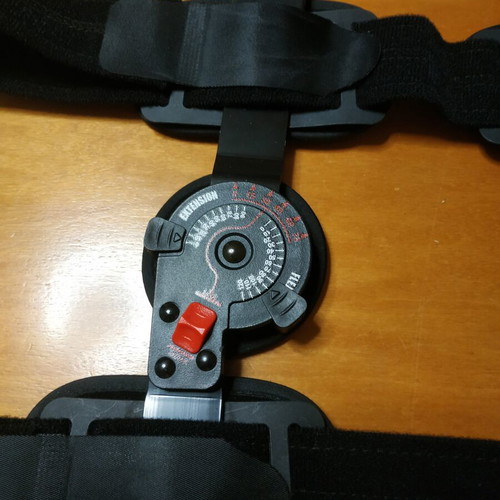 Orthopedic knee brace like new with adjustable straps and tension buttons