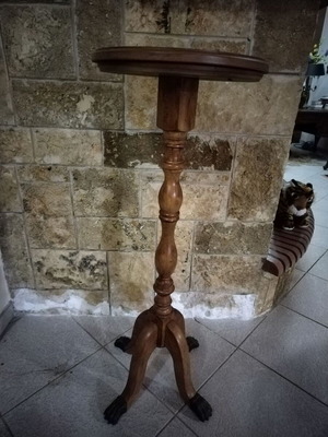 Tall flower stand table like new, solid oak with bronze details