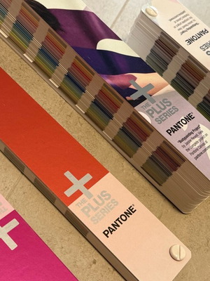 Pantone Formula Guide Plus Series like new