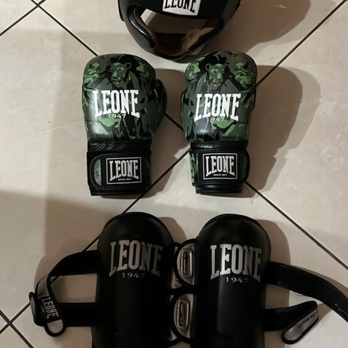 Kick boxing equipment kids size small like new, green khaki