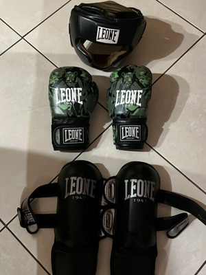 Kick boxing equipment kids size small like new, green khaki