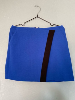 Skirt blue with pockets and metal zipper like new, size S
