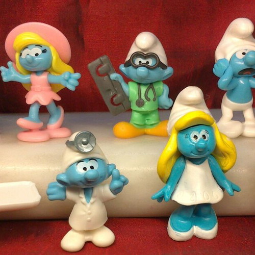 Kinder Smurfs 9 Figures New