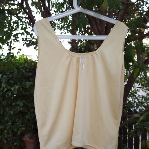 Yellow shiny blouse with white ribbon, loose fit