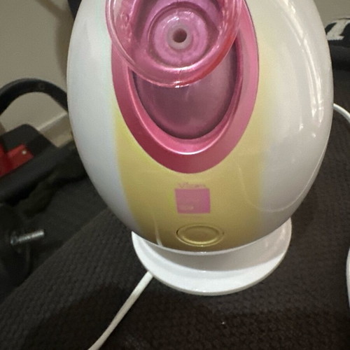 Facial steamer device used for deep cleansing