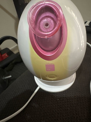 Facial steamer device used for deep cleansing