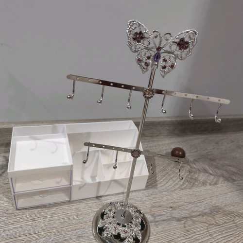Makeup and jewelry organizers like new