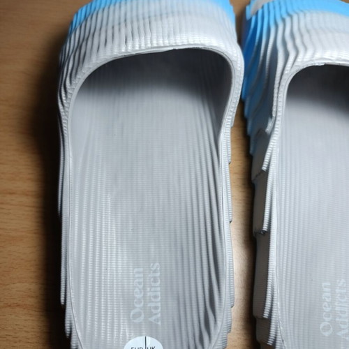 Ocean Addicts slides grey and blue