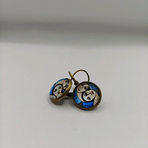 Faces 14mm dangle earrings new, bronze base, beige and blue