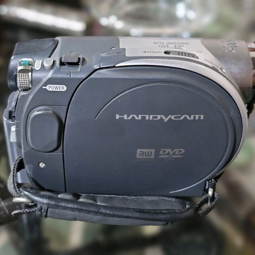 Sony Handycam with Carl Zeiss Vario-Tessar lens like new, DVD-RW support