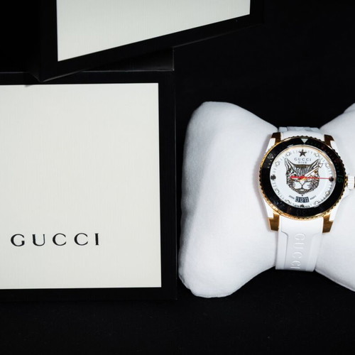 Gucci Dive YA136322 watch like new, unisex, white and gold