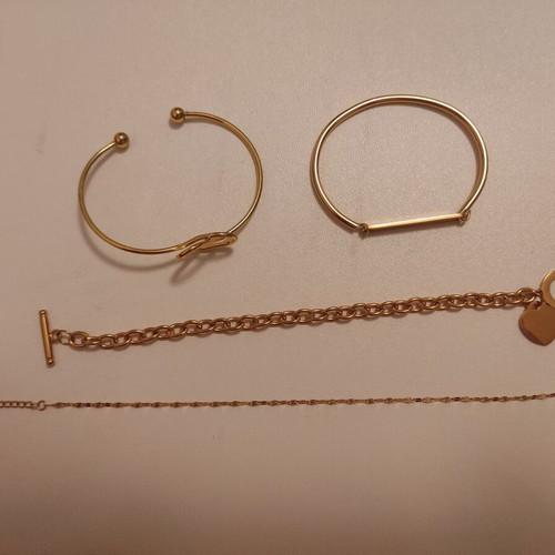 Stainless steel bracelets like new, pack of 4 with gift ring gold-colored