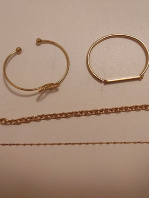 Stainless steel bracelets like new, pack of 4 with gift ring gold-colored