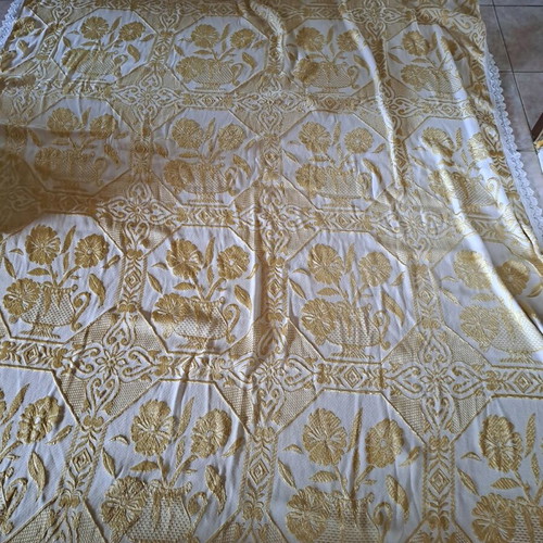 Quilt used, ask for dimensions