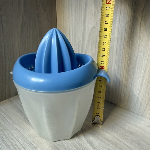 Plastic handheld citrus juicer with measuring container