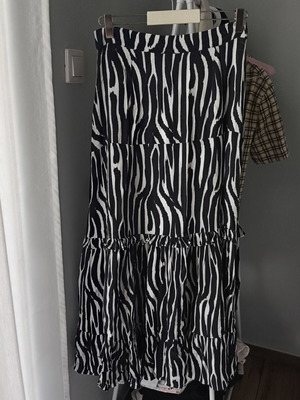 Karavan skirt used, black and white, size M 38 10