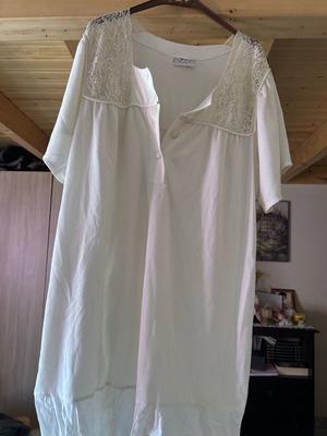 Vintage nightgown like new, white and beige, ideal for plus size women