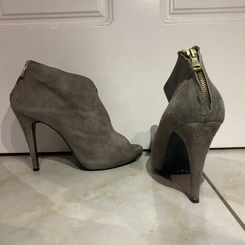 Tsakiris Mallas ankle boots with thin heel, grey, like new