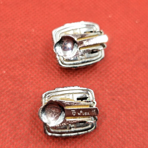 John Medeiros vintage jewelry set like new, made in USA