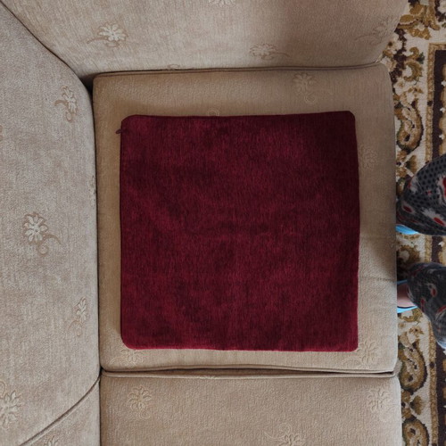 Set of five burgundy pillowcases like new 46×44cm