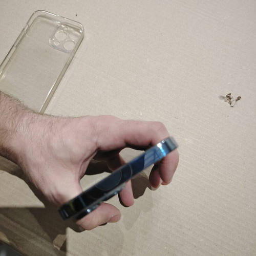 iPhone 13 Pro Max 128 GB Sierra Blue like new with cases and charger